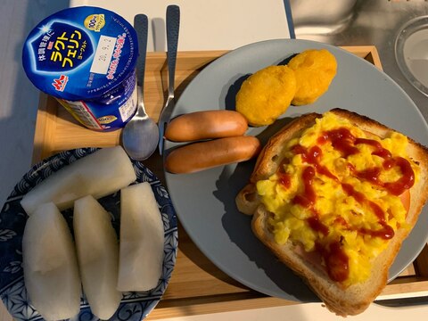 エッグハムトーストの朝ご飯